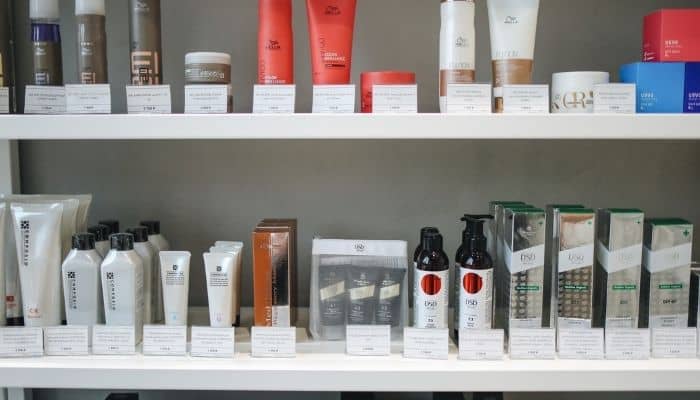 Vietnamese men more likely to buy beauty products online than women