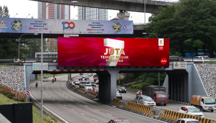 Moving Walls AirAsia (1)