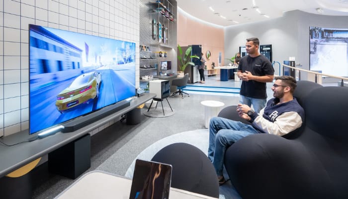 Samsung inaugurates first online-to-offline store in India