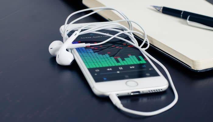 Weekly podcast listenership hits 17m in the Philippines; comedy emerges as top genre