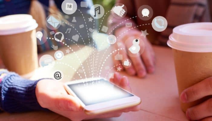 More Filipinos gravitate towards online spaces than traditional real-life communities