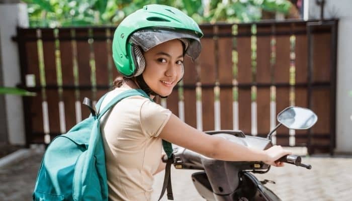 Vietnamese students called to craft their own campaigns for road safety NPO