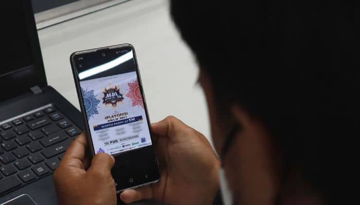 smart,-sm's-tech-outfit-sm-cyberzone-brings-mpl-playoffs-on-mall's-cinemas